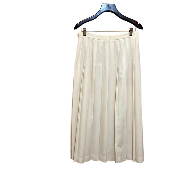 Classy White Wool Pleated Skirt. 13-14 - Picture 1 of 4